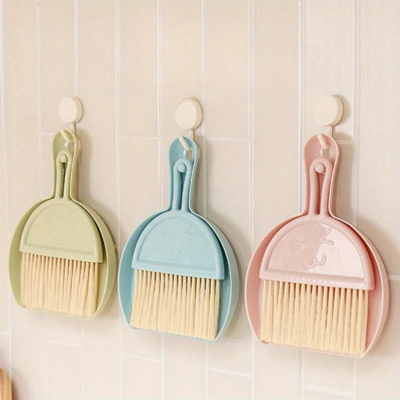 Mini juego de escobas de escritorio, combinación creativa de pala y cepillo de plástico para barrer el cabello y el polvo, herramienta de limpieza eficiente