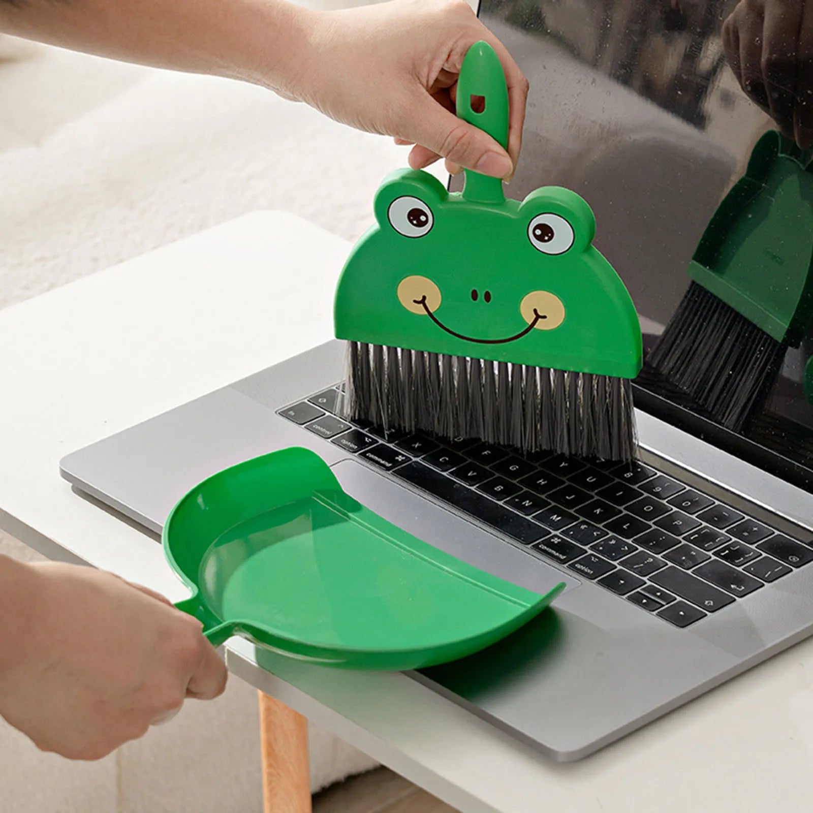 Mini recogedor y escoba de escritorio, cepillo de limpieza de rana para mesa de sala de estar, teclado, juego de limpieza de cepillo de pala de plástico para coche