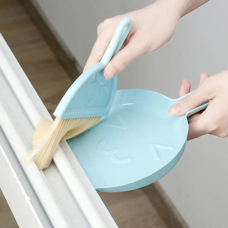 Mini juego de escobas de escritorio, combinación creativa de pala y cepillo de plástico para barrer el cabello y el polvo, herramienta de limpieza eficiente