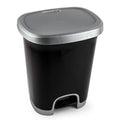 Tradineur - Cubo de basura con pedal - Fabricado en Plástico - Capacidad de 27 Litros - 45 x 38 x 32 cm - Color Negro y Plata - Modelo Aleatorio